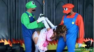Порно видео - Братья Марио вдвоем ебут принцессу